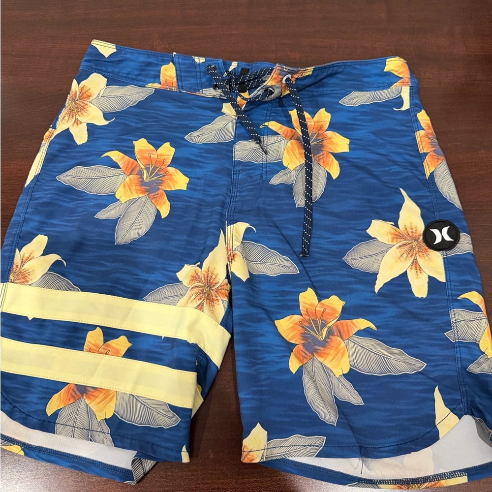 Hurley Men's Blue Floral Boardshorts with Yellow Accents - Size 29